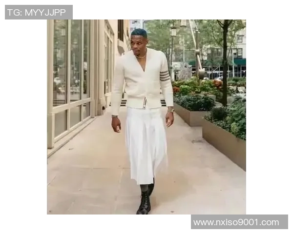 欧美足球球星街头穿搭时尚解析 展现运动与潮流完美融合 欧美足球球星街头穿搭时尚解析 展现运动与潮流完美融合